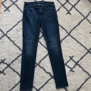 Levi skinnies— Denim curve